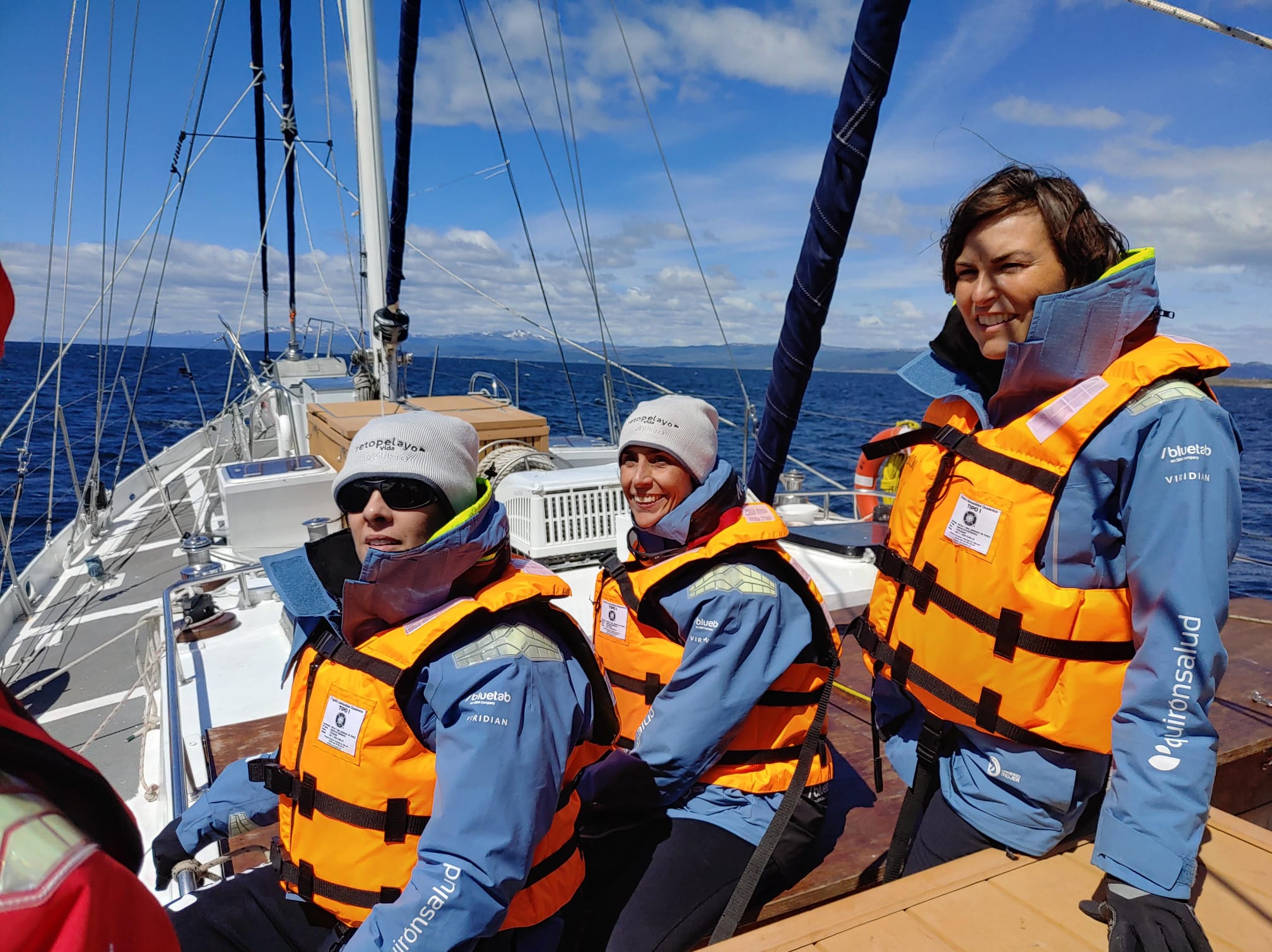 Patricia, Marta y Almudena en la travesía del canal de Beagle