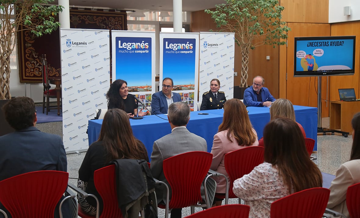 Presentación en Leganés del programa &#039;Persona de apoyo en entorno policial&#039;.