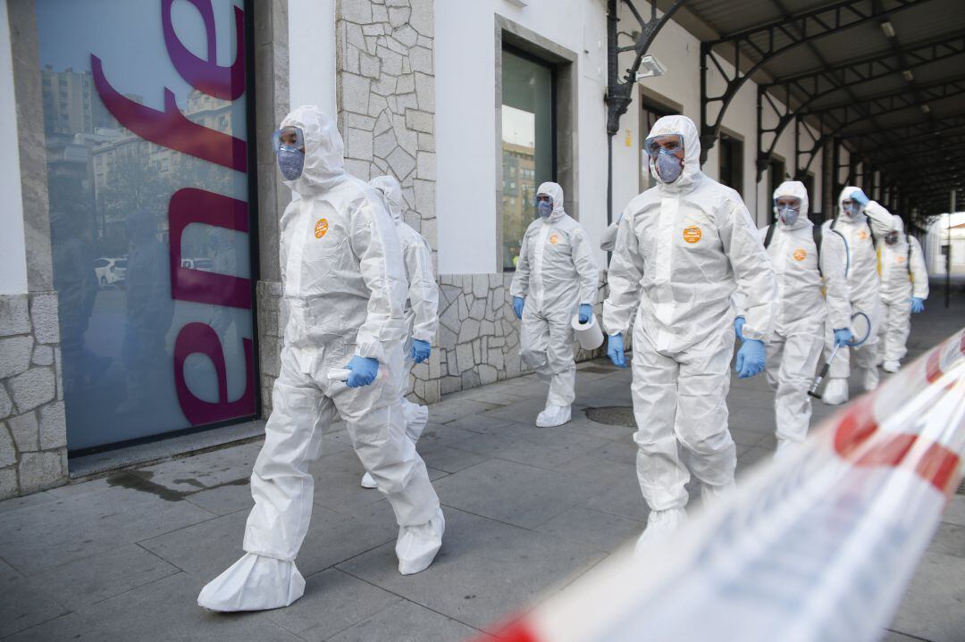 La UME se ha desplegado para desinfectar los principales espacios públicos de la provincia