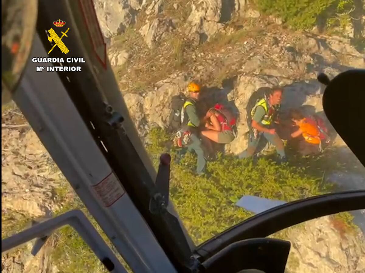 El Greim rescata a cinco personas en la vertiente leonesa de Picos de Europa en solo una tarde