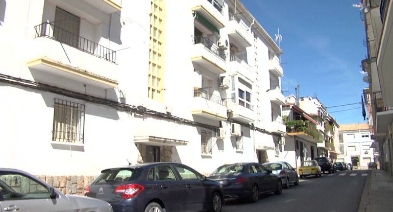 Edificio en el que vivia la anciana de 89 años hallada muerta 