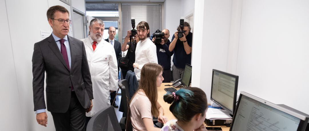 Feijóo visita el Hospital de Oza