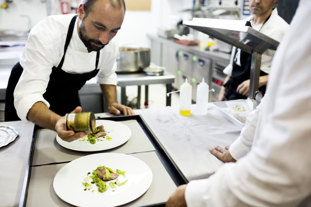 El chef Benito Gómez, en su restaurante situado en la calle José Aparicio de Ronda