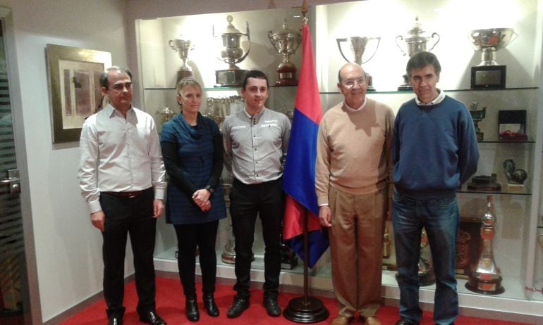 Los componentes de la Comisión de Control Económico de Osasuna han presentado el primer informe semestral sobre las cuentas del club en el periodo de junio a diciembre de 2015 