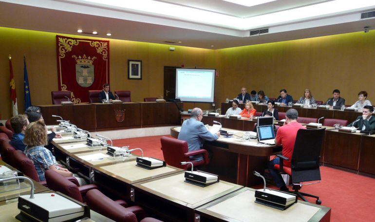 Un instante del pleno extraordinario celebrado esta mañana