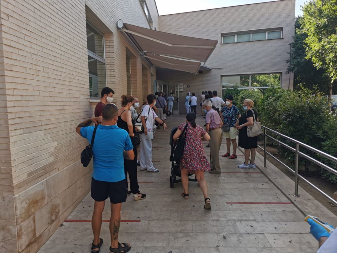 Colas en el centro de salud Palleter de Castelló