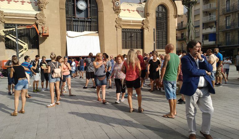 Els marxants manifestant-se a la plaça Corsini