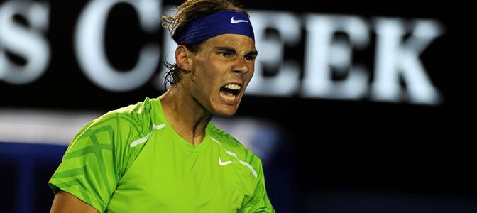 Rafa Nadal celebra uno de sus puntos ganadores ante Federer