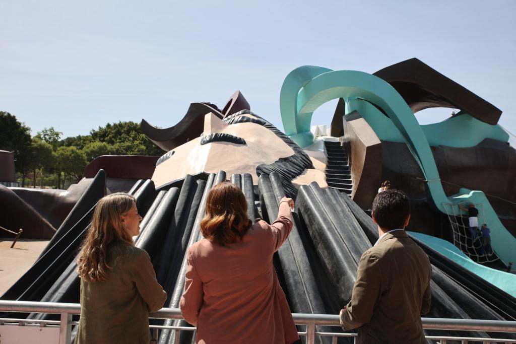 María José Catalá en el parque Gulliver