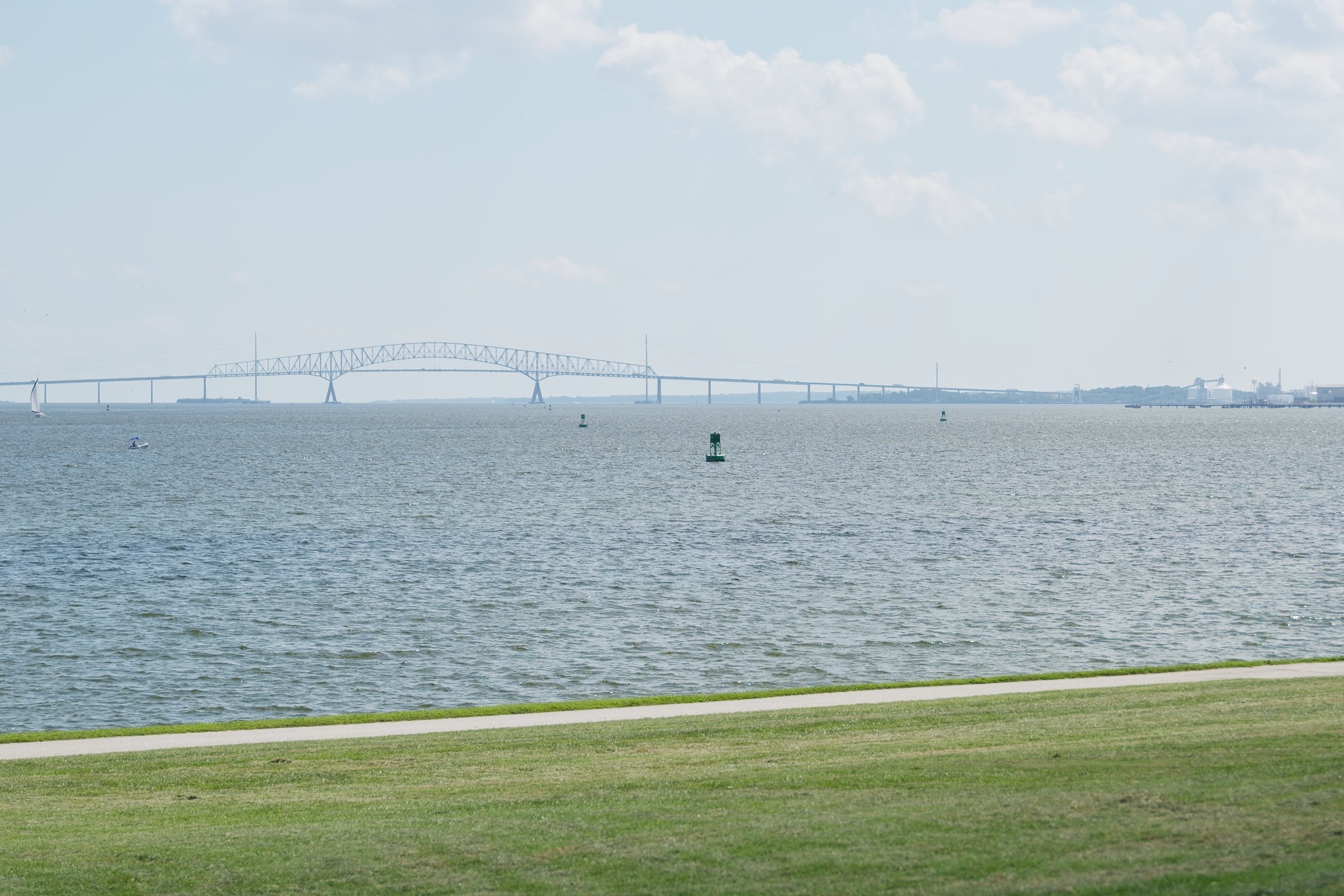 Vista de la estructura completa del puente Francis Scott Key de Baltimore.