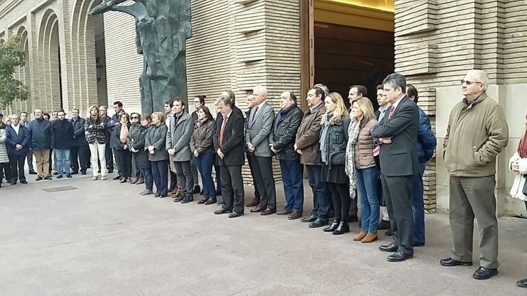 Concentración a las puertas del Ayuntamiento de Zaragoza