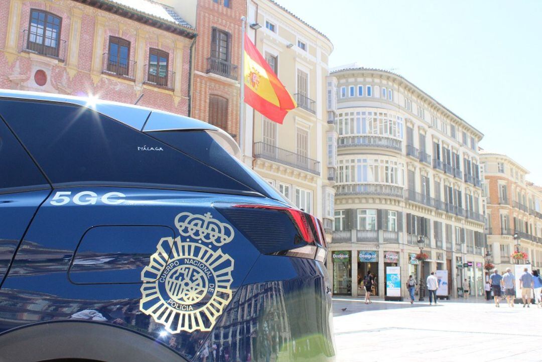 Vehículo de la Policía Nacional en el Centro de Málaga 