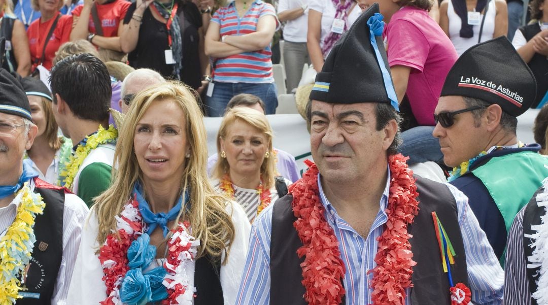 Francisco Álvarez-Cascos durante un Descenso del Sella junto a su ex mujer María Porto.