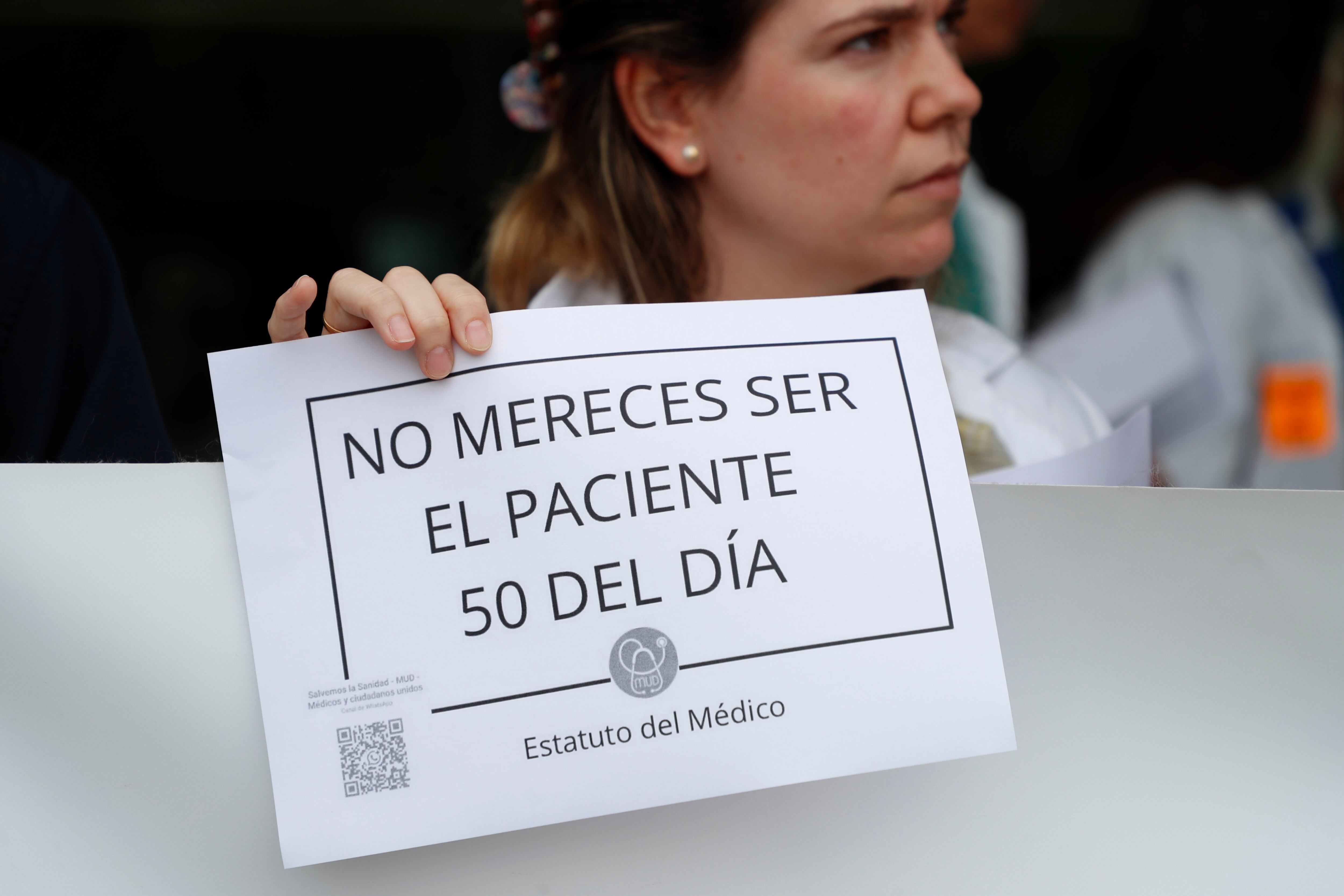  Médicos en huelga contra la reforma del estatuto marco que propone el Ministerio de Sanidad. EFE/ Eliseo Trigo