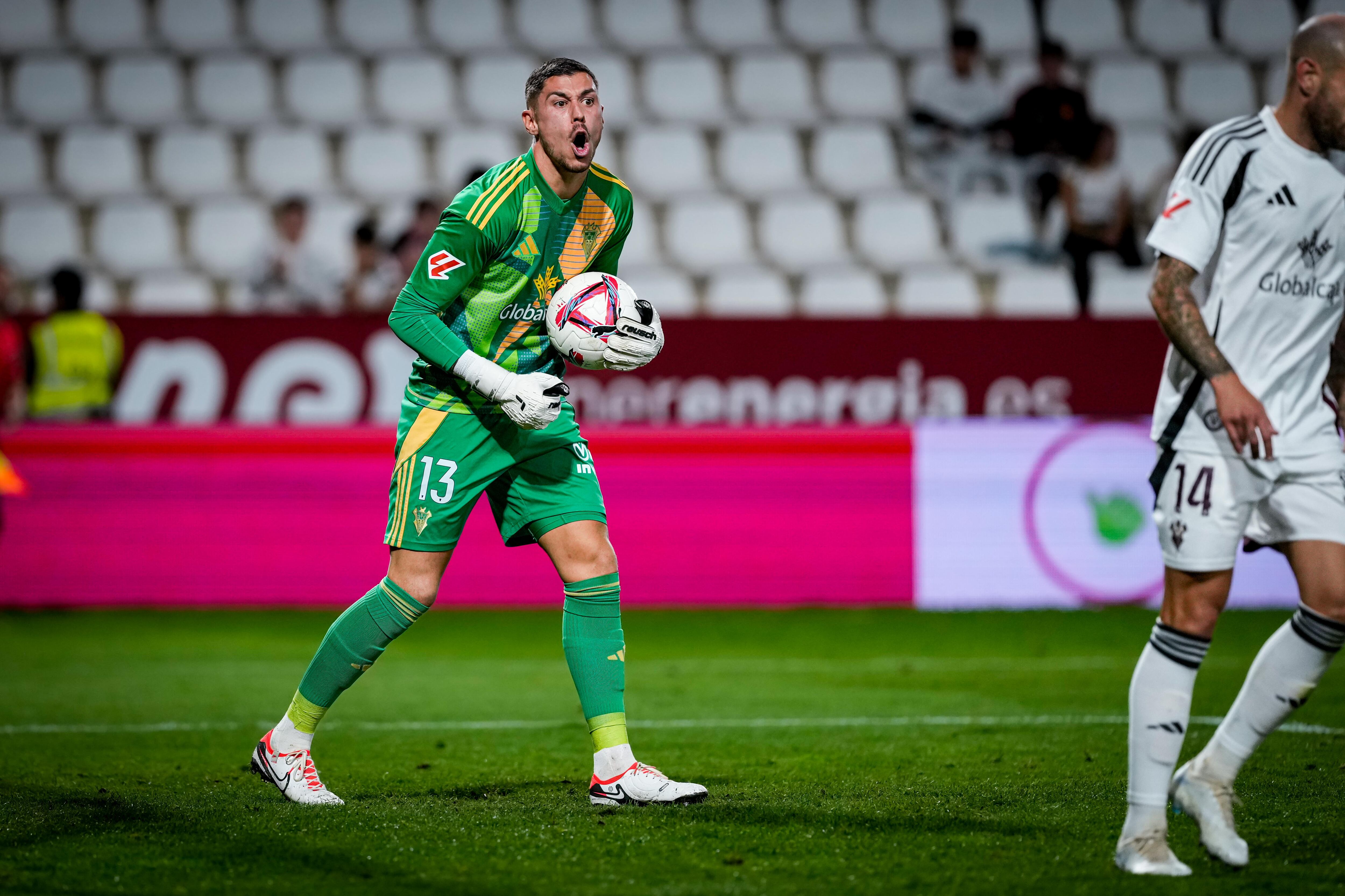 Lizoain, durante un partido con el Albacete