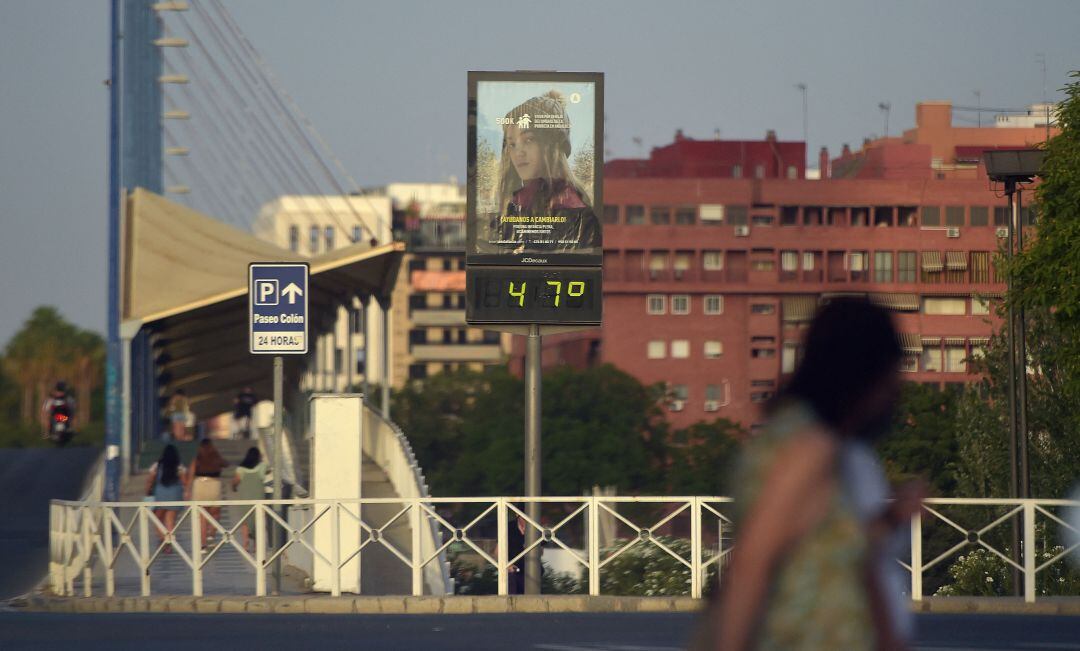 Un termómetro de Sevilla marca los 47ºC.