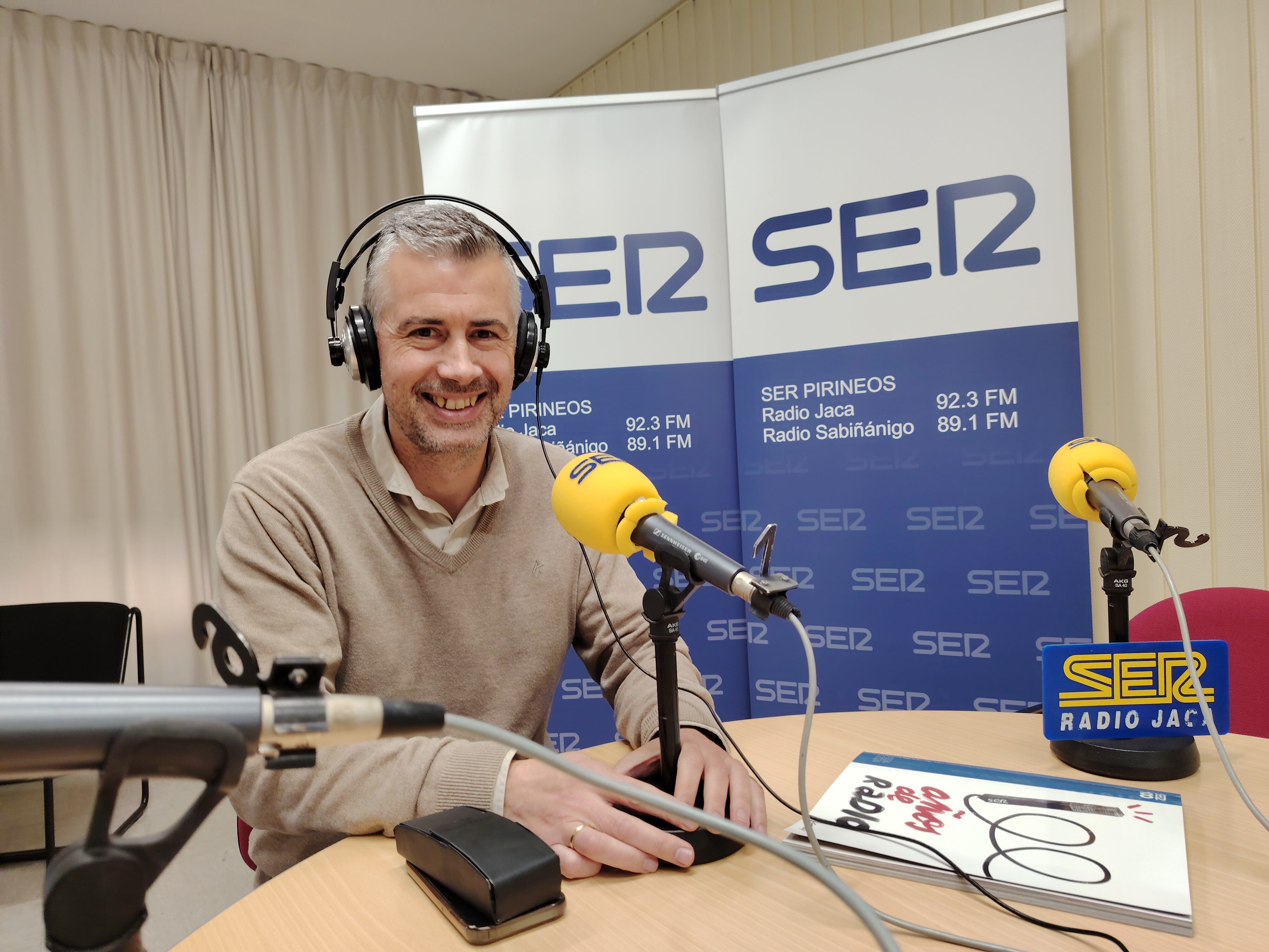 Carlos Serrano, alcalde de Jaca, en los estudios de SER Pirineos