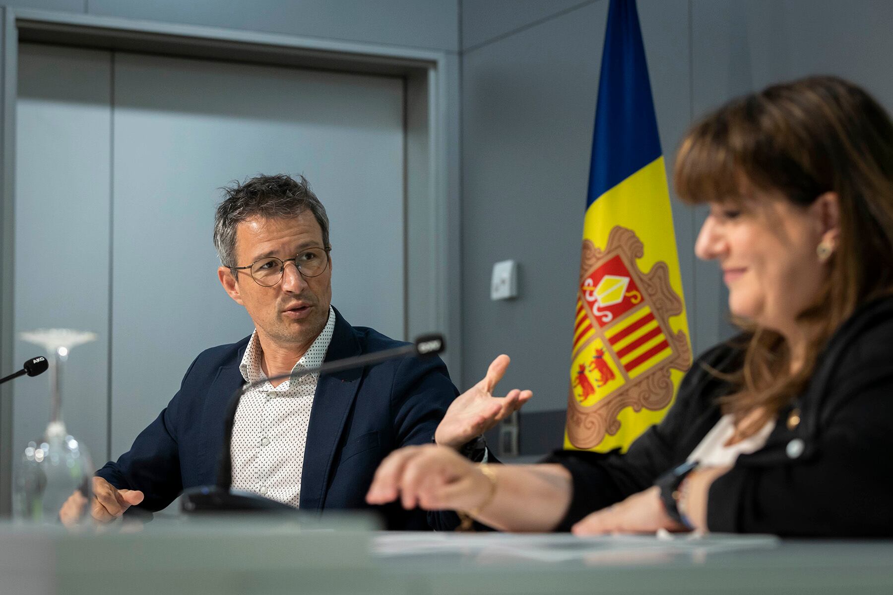 El cònsol major, David Astrié, i la consellera de Social, Meritxell Pujol.