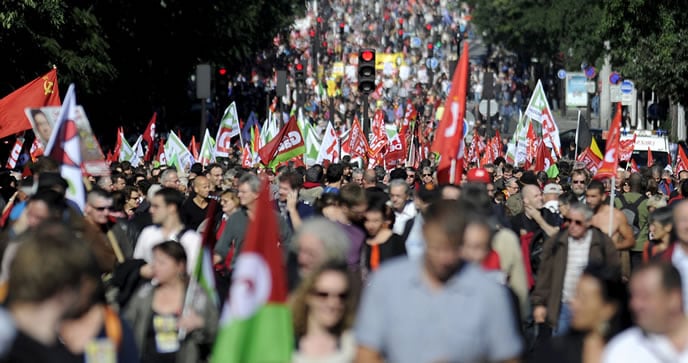 Vista general de la protesta contra el tratado europeo de estabilidad y contra la política de austeridad del Ejecutivo galo en París.