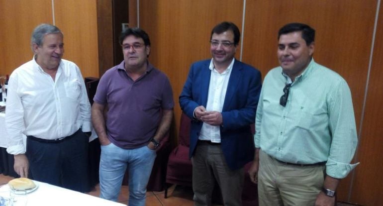 Pedro Cortés (CREEX); Julián Carretero (CCOO); Guillermo Fernández Vara y Francisco Capilla (UGT), en el &#039;almuezo de concertación&#039; del pasado mes de julio