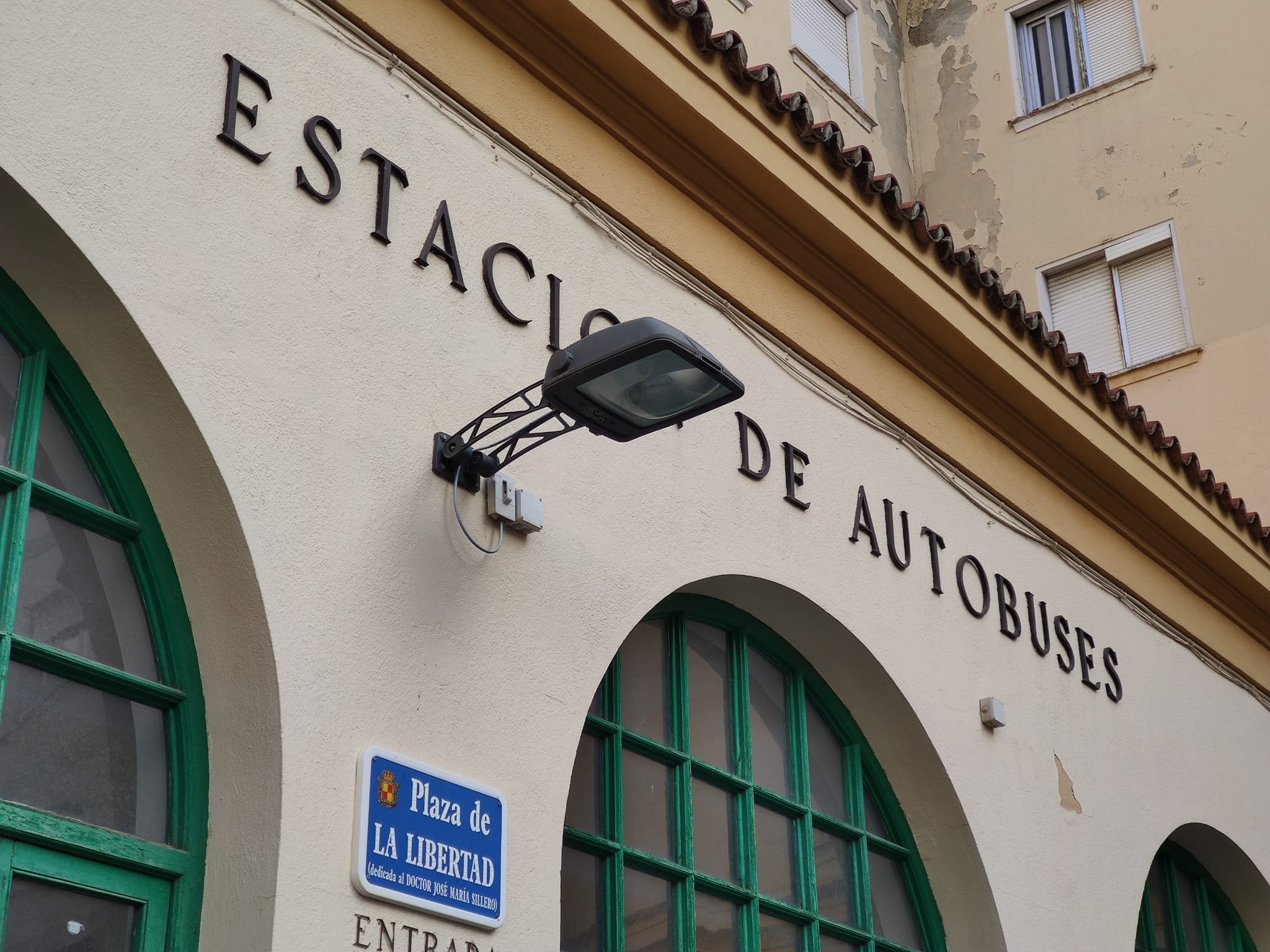 Fachada principal de la Estación de Autobuses en Jaén capital