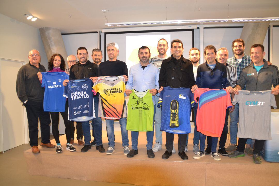 Presentación de Dénia Corre, con la presencia del concejal de Deportes, Vicent Crespo.