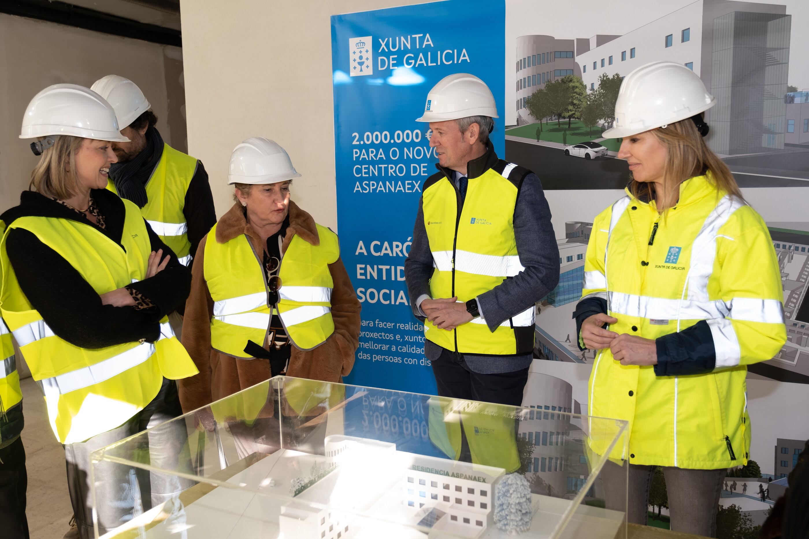 O presidente da Xunta, Alfonso Rueda, acompañado da conselleira de Política Social e Xuventude, Fabiola García, visita as últimas fases das obras do novo centro residencial de Aspanaex en Vigo. 06/02/23.