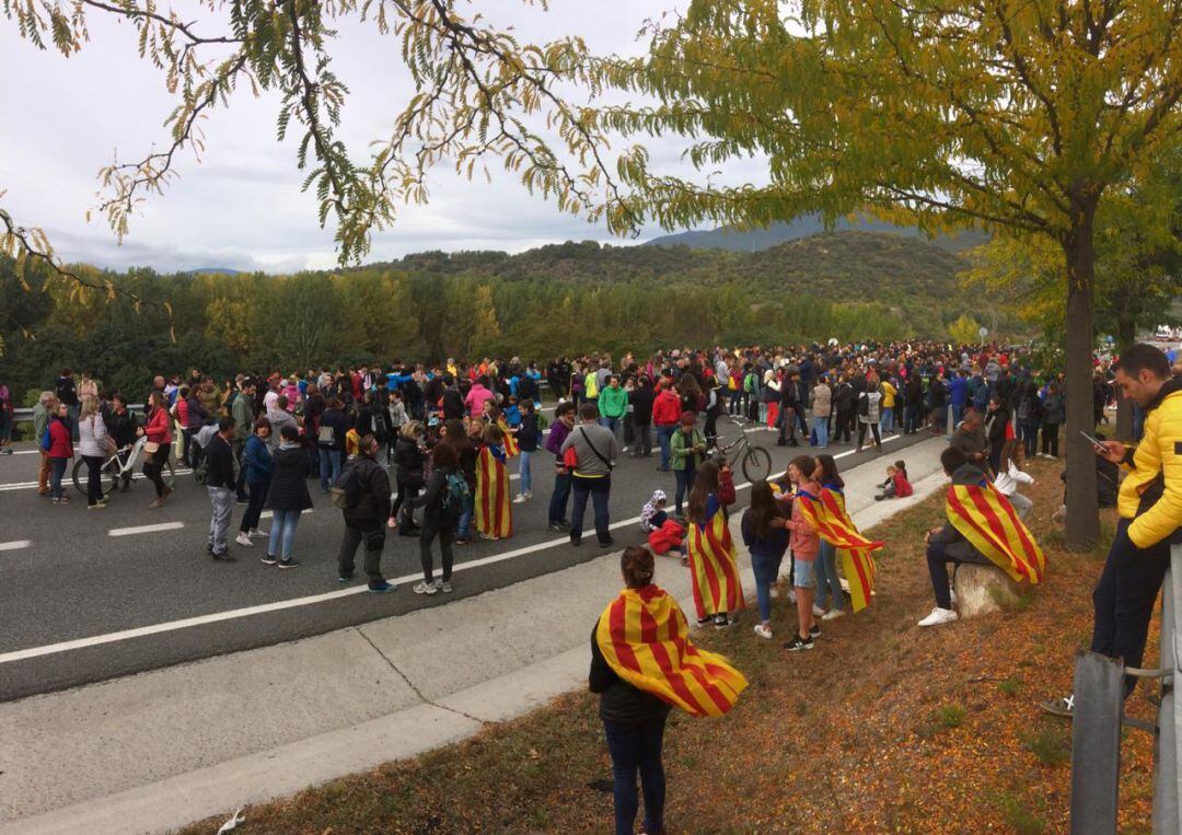 Més de 200 persones tallen la carretera d&#039;accés a Andorra com a acció de protesta per la sentència del Procés amb motiu de la vaga general convocada pel moviment independentista.