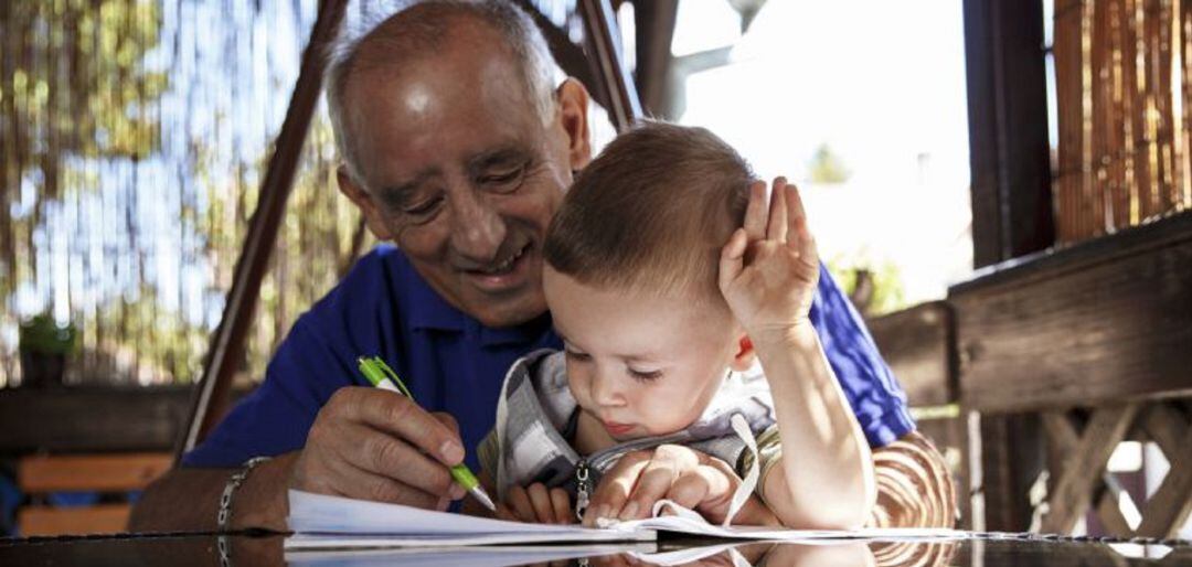 Los abuelos son fundamentales en la vida de los pequeños