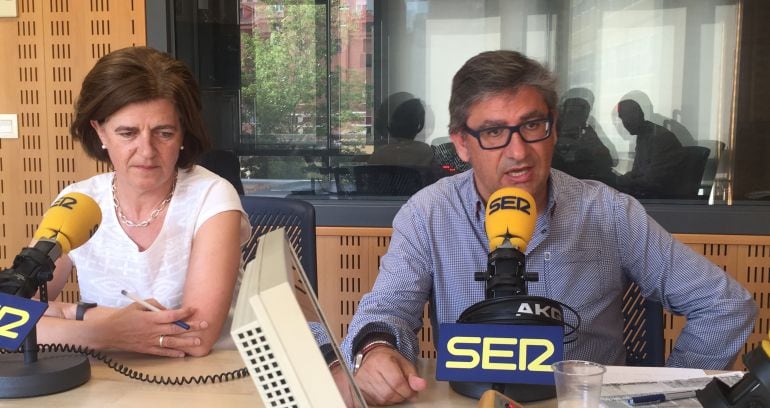 Cristina Escudero y Eduardo Pedruelo en los estudios de Radio Valladolid