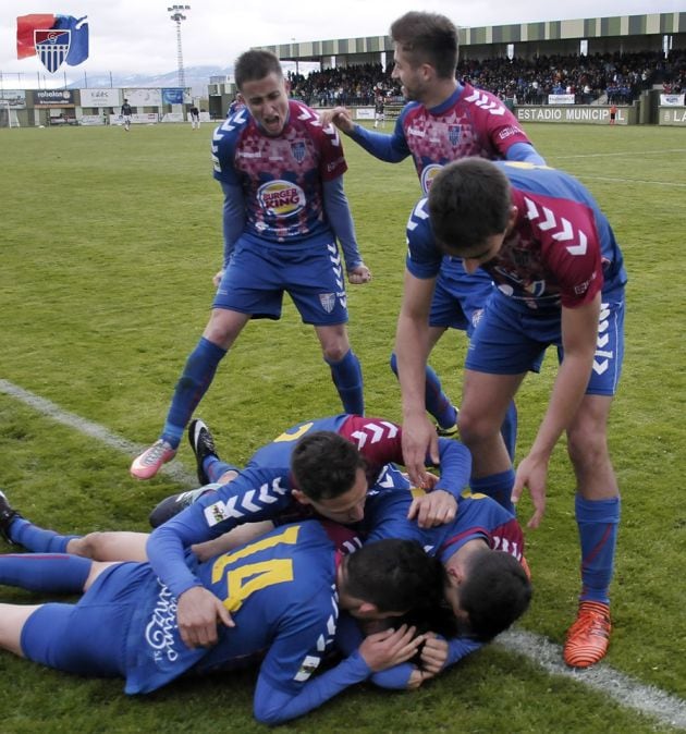 La Segoviana celebra el 2-0 de Fernán