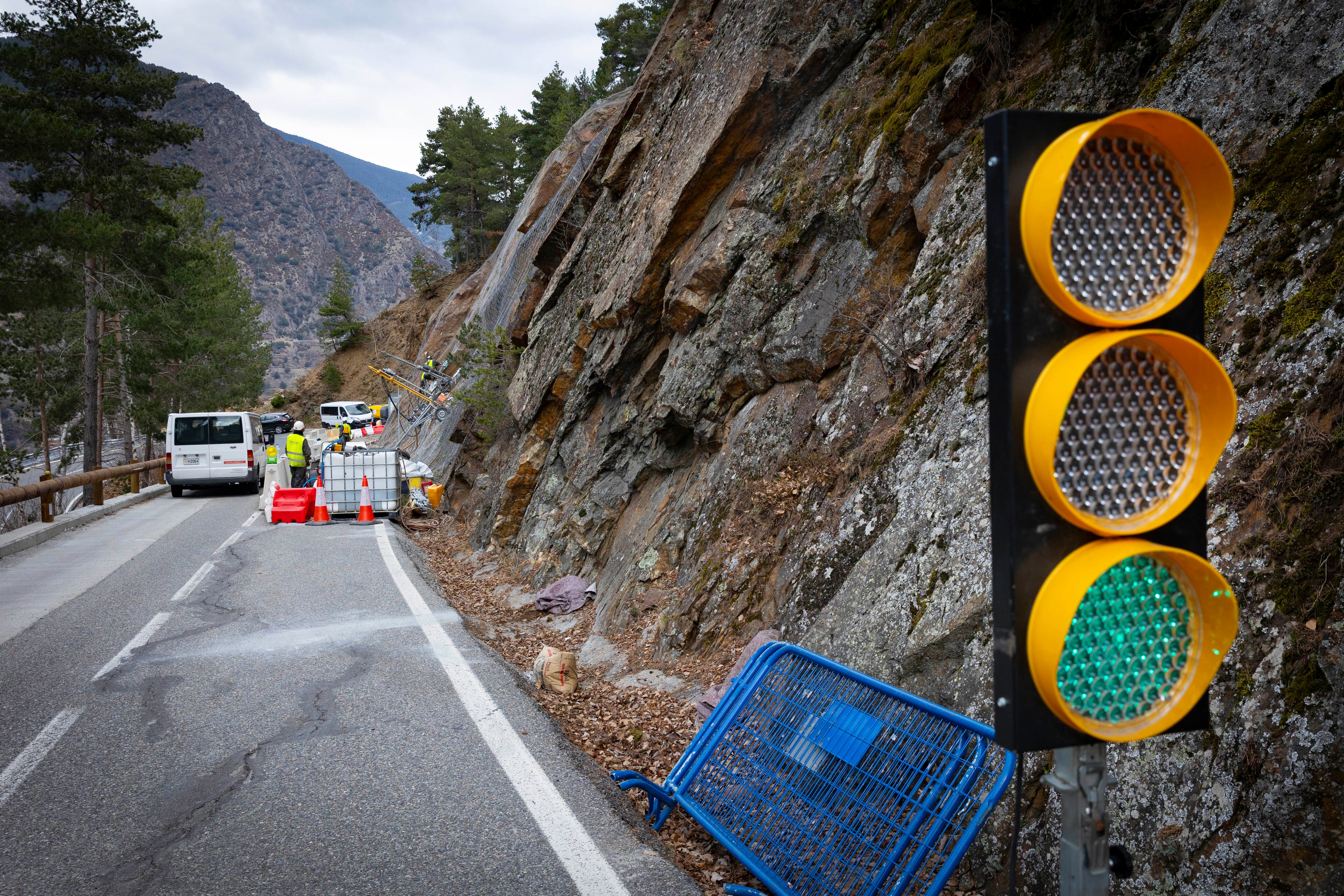 El tram afectat a la carretera de la Comella per despreniments.