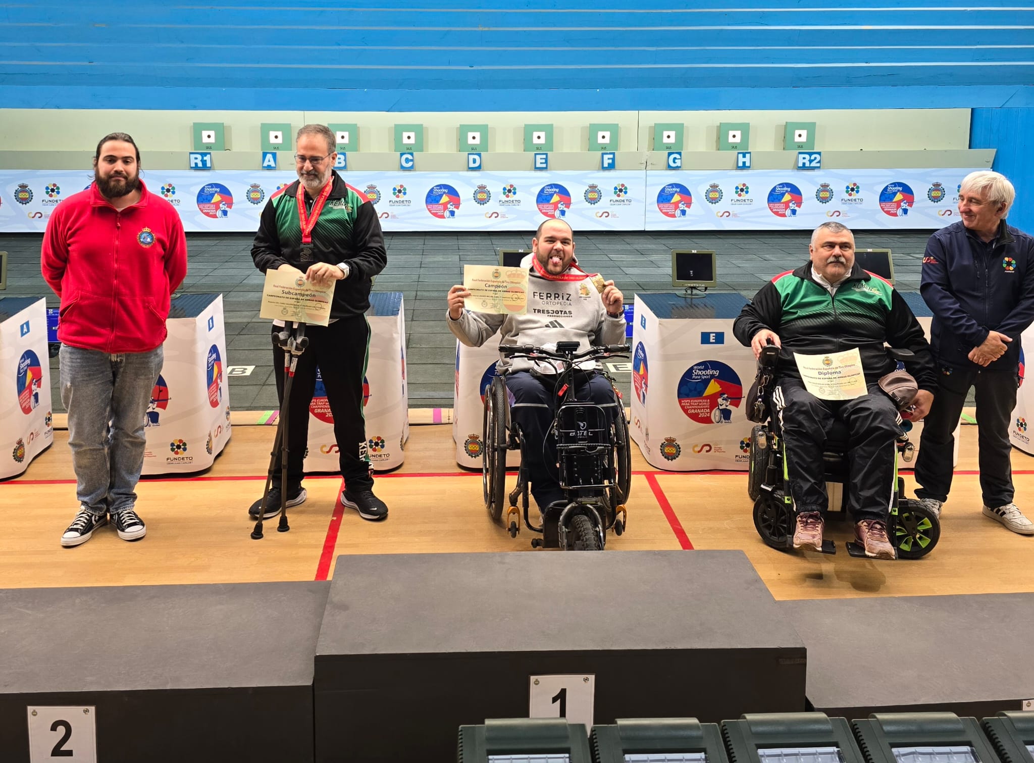 Carlos Linares en el podio del Campeonato de España de Aire Comprimido.