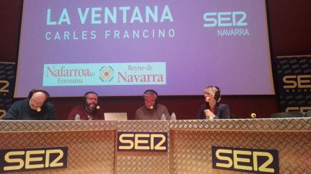 Carlos de Hita, Javier Armentia y Maitena Ezkutari junto a Carlos Francino durante el programa de La Ventana en Pamplona