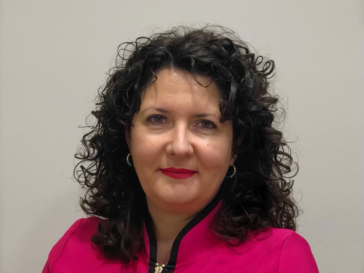 Caudete celebra las fiestas de los Bailes del Niño. Teresa Lucas, presidenta de la Cofradía del Dulce Nombre de Jesús, en Radio Villena