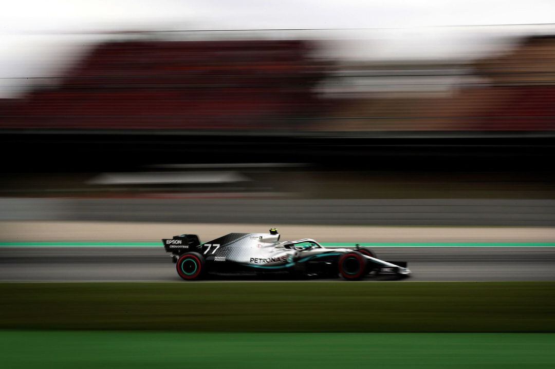 El piloto finlandés de Mercedes, Valtteri Bottas, durante la tercera sesión de entrenamientos libres del Gran Premio de España de Fórmula Uno.