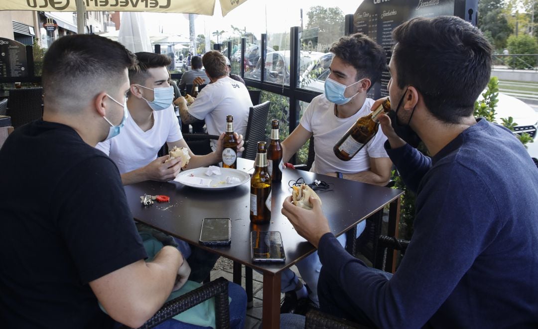 Hostemur califica de "incongruentes" las medidas anunciadas por López Miras