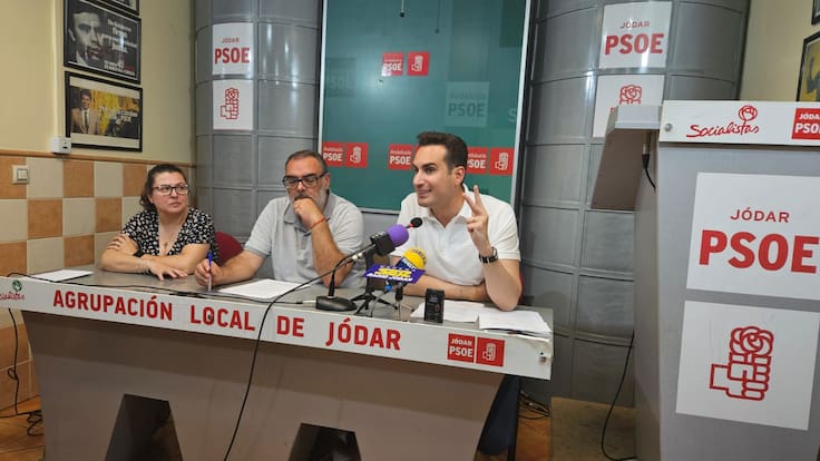Según José Latorre, a pesar de los casos de corrupción, “… A las clases medias, trabajadores, pensionistas y dependientes y a la provincia de Jaén, le va mejor un gobierno de España en Madrid, con Pedro Sánchez y el PSOE…”