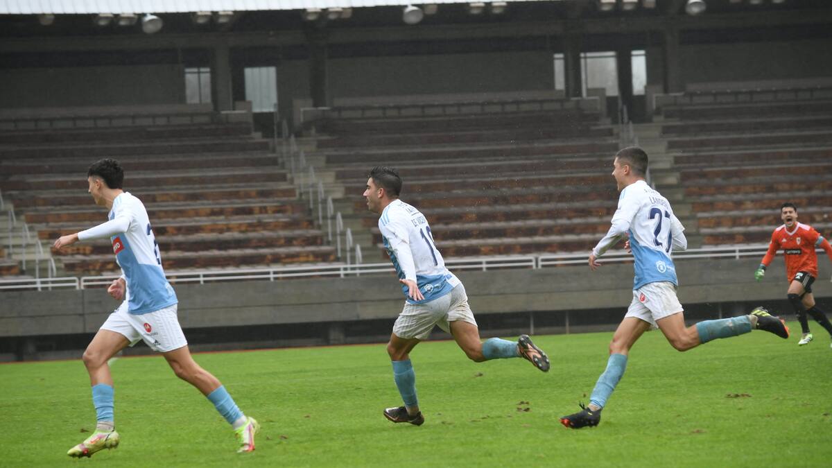 Antón de Vicente: "Ojalá el Compostela llegue al parón en play-off, nos dará tranquilidad para pensar en la segunda vuelta y poder pelear el primer puesto"