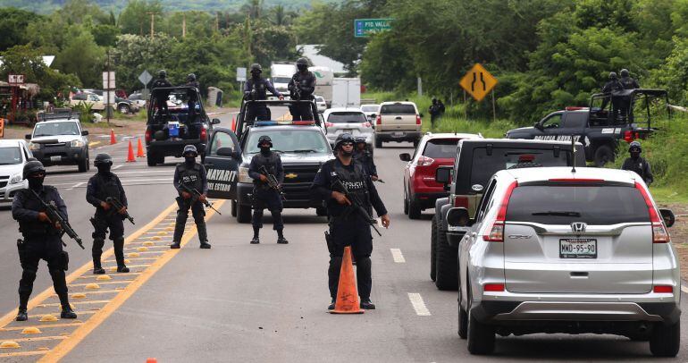 Un grupo de policías tras el secuestro de uno de los hijos de Joaquín &quot;el Chapo&quot; Guzmán.