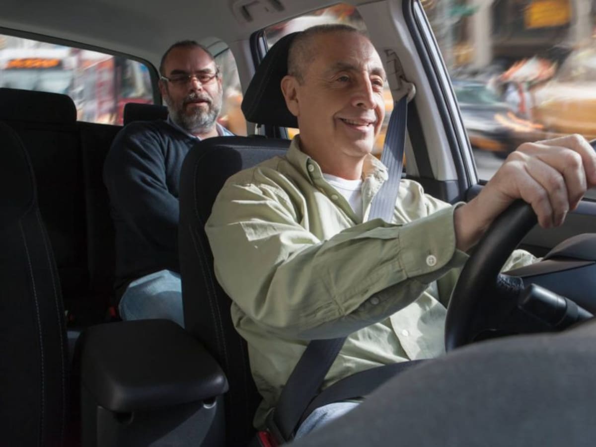 Renovar el carnet de conducir a los 63 años: ¿la DGT lo prorroga hasta los 73 o solo hasta los 65?