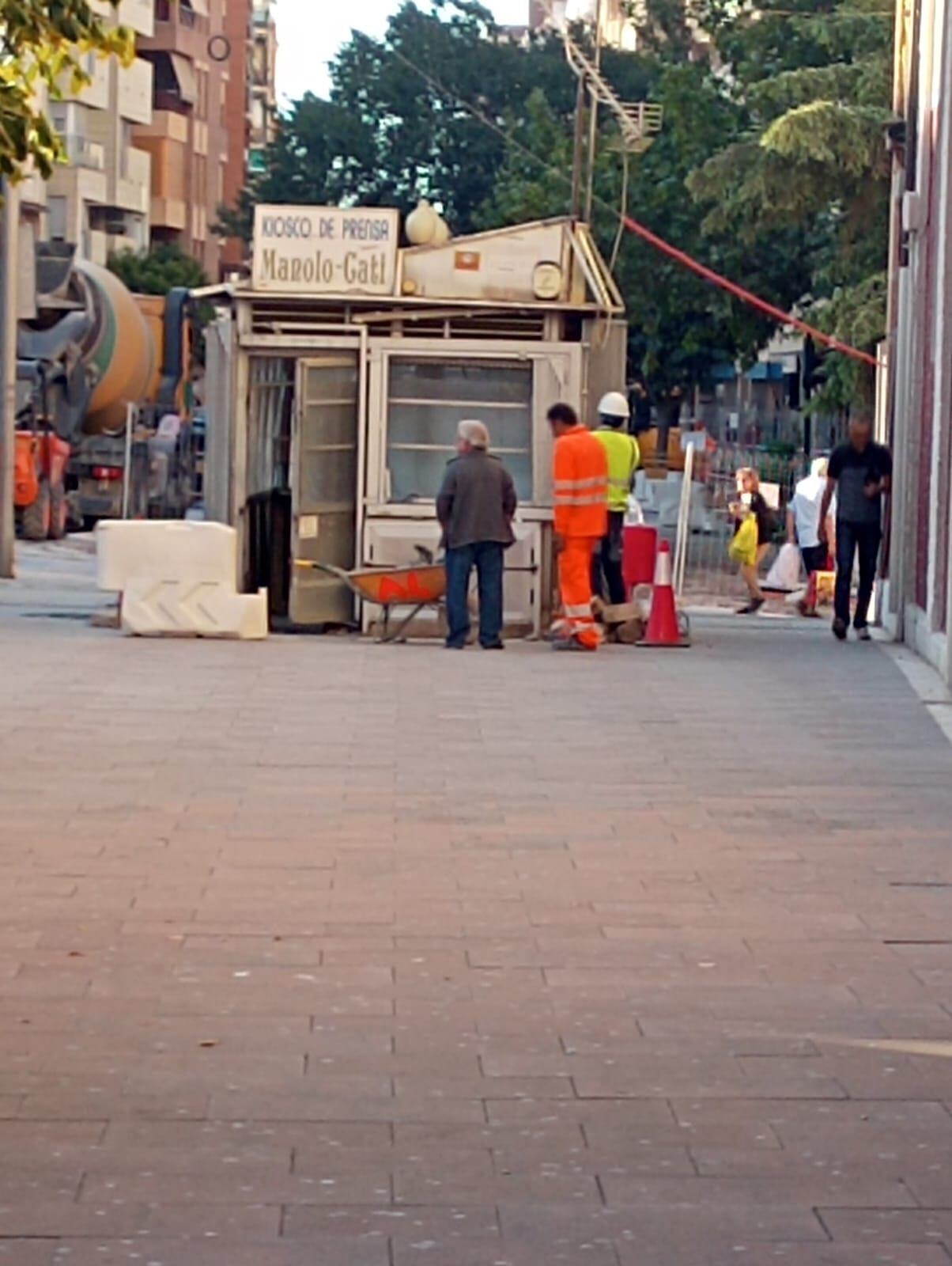 Momento de la retirada del último kiosko