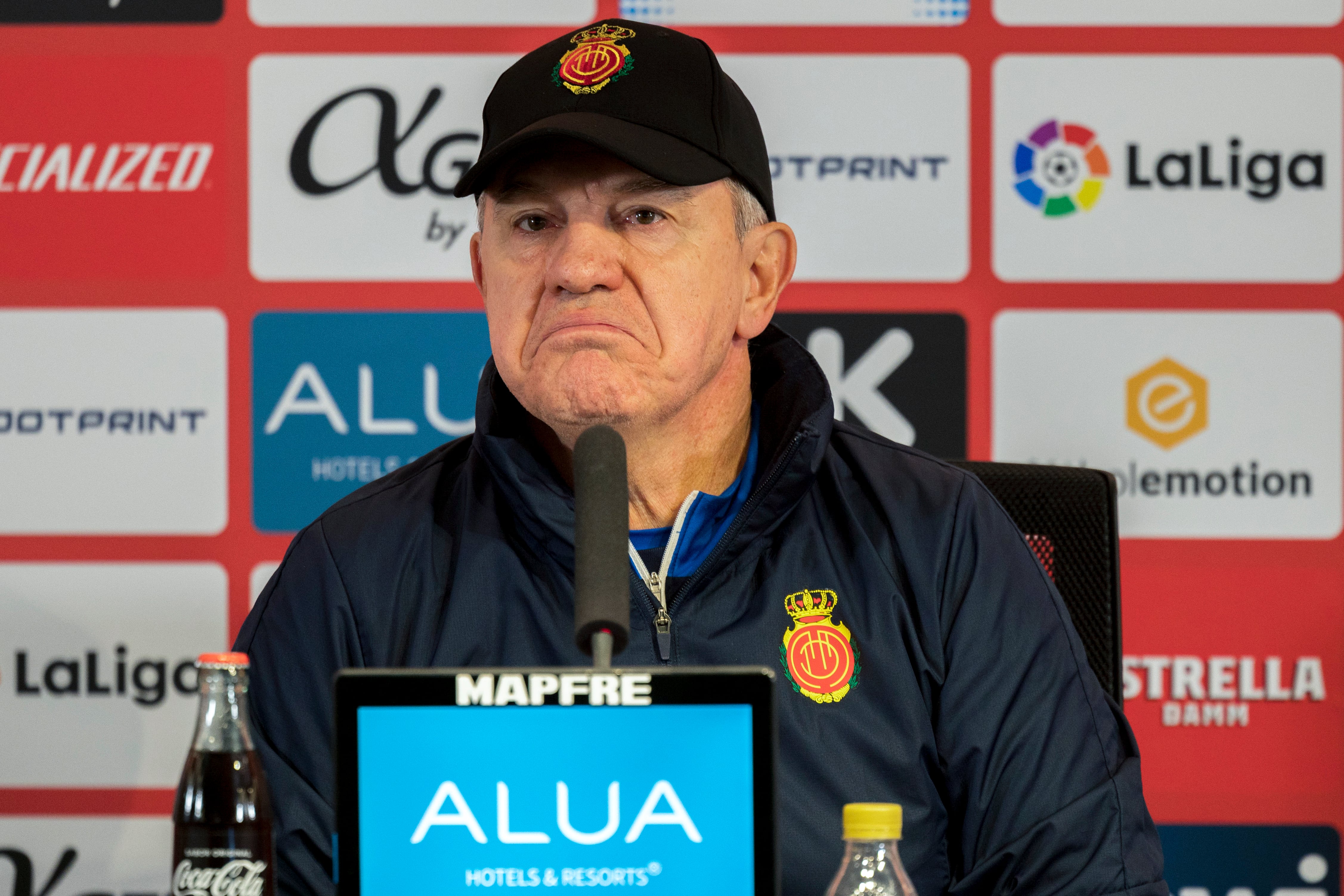 PALMA DE MALLORCA, 10/02/2023.- El entrenador del Real Mallorca, el mexicano Javier Aguirre, durante la rueda de prensa ofrecida este viernes para hablar del partido de LaLiga frente al Sevilla. EFE/CATI CLADERA
