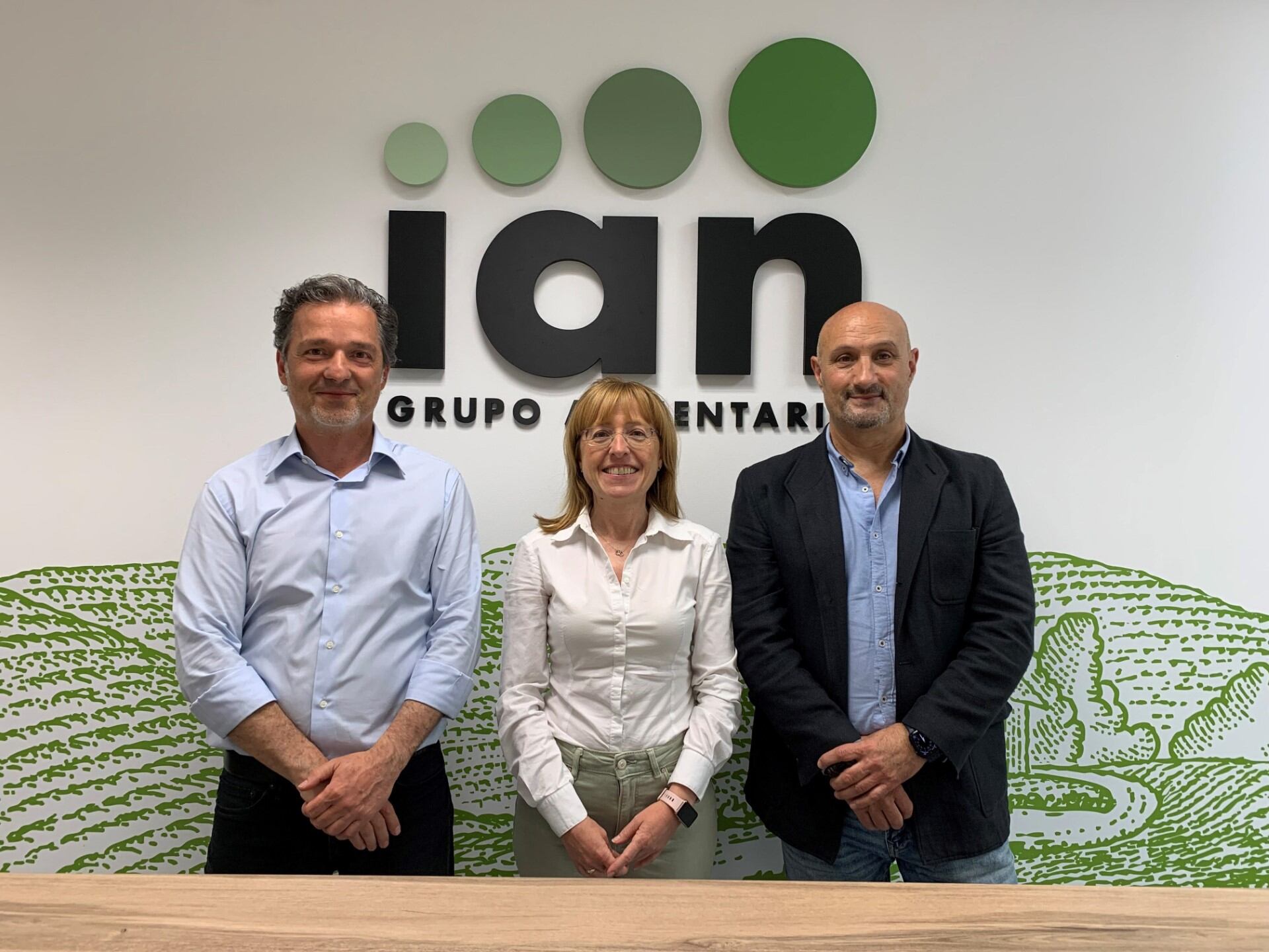 Santiago Orlando, Director Industrial de Grupo IAN; Pilar Ariztegui, Responsable Corporativa de Prevención y Medio Ambiente en Grupo IAN; y Pedro Balda, Delegado de Zona Norte en Quantica Renovables