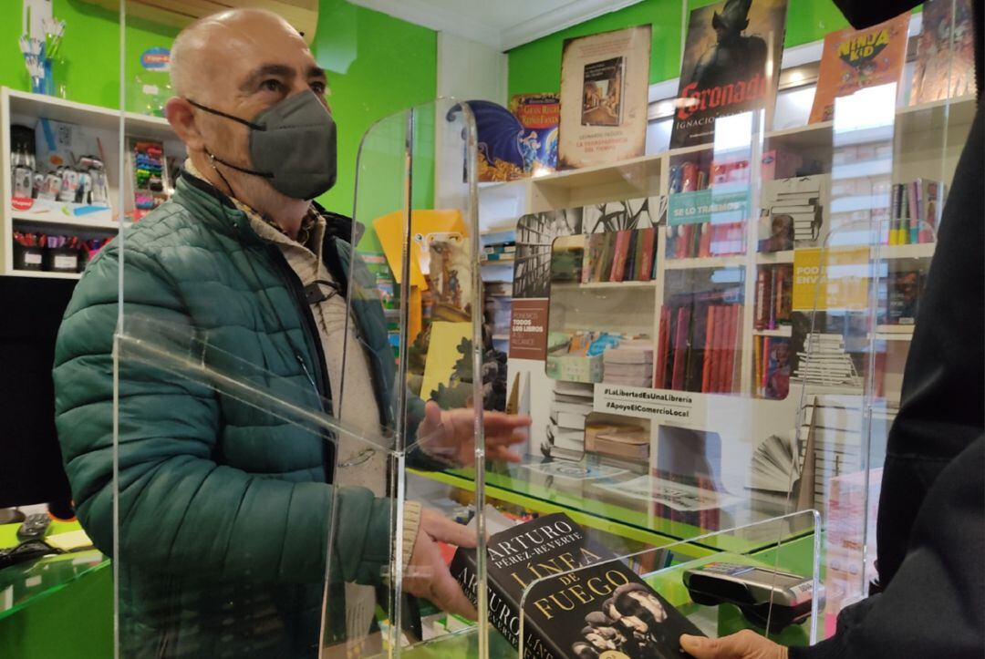 Emilio Pastor en la Libreria La Pizarra