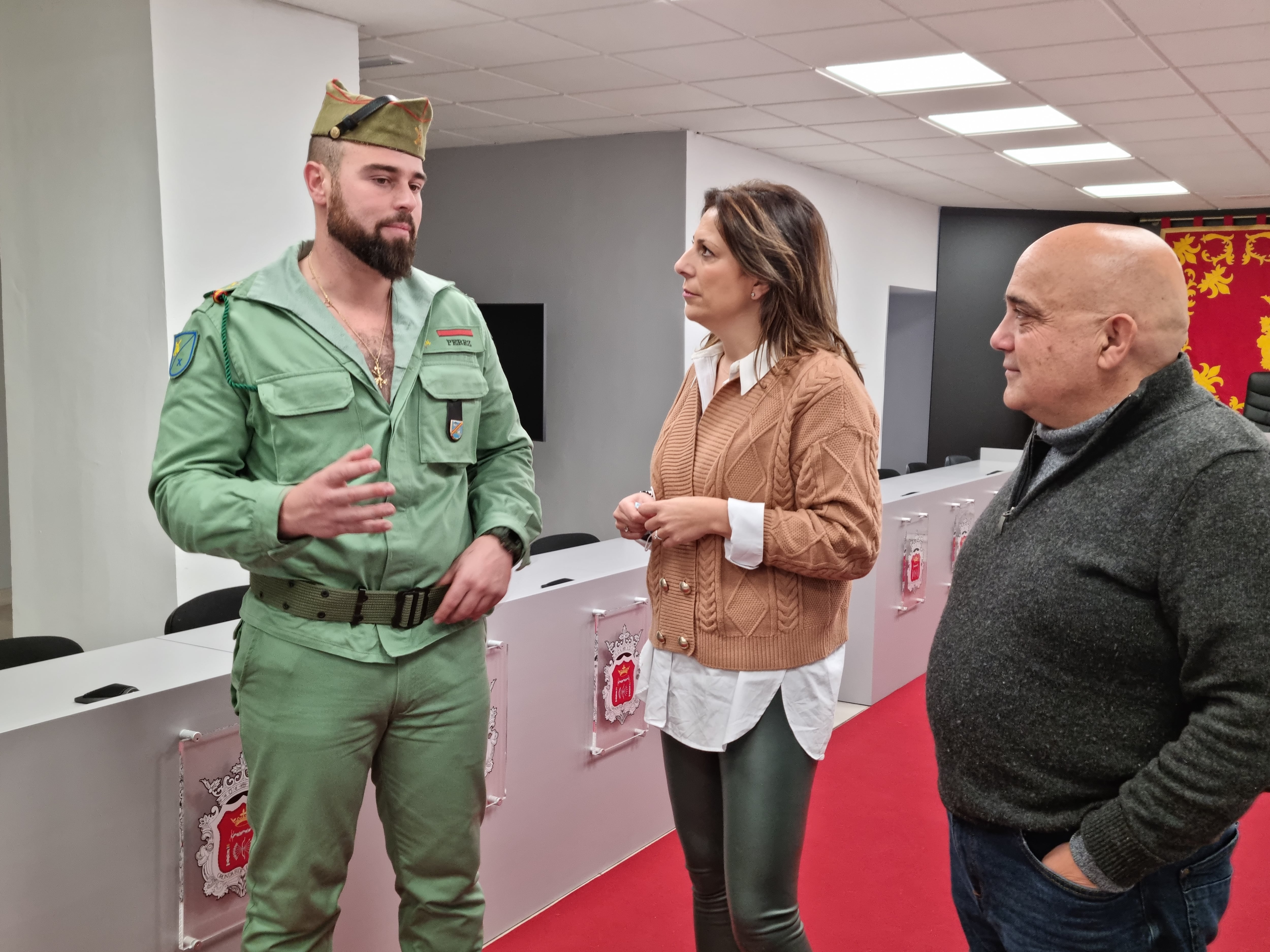 El legionario Francisco Pérez, recibido por la alcaldesa de Ronda en el Ayuntamiento