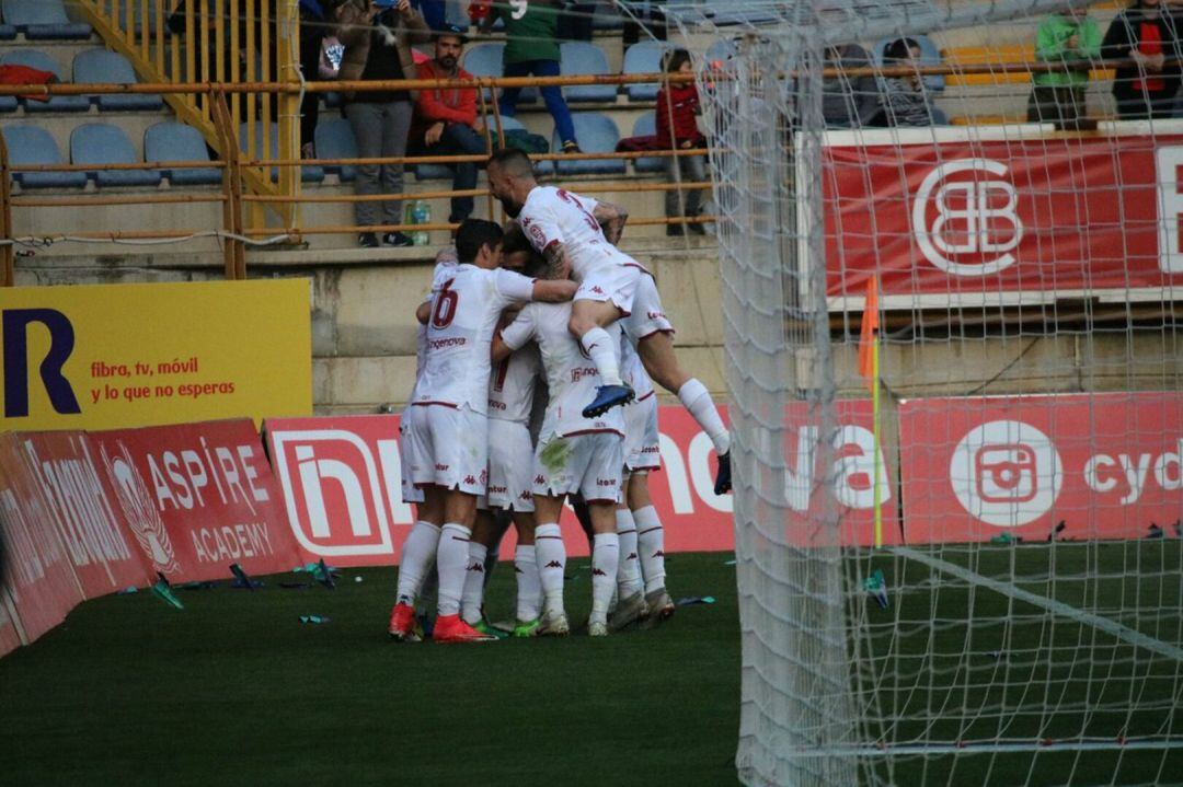 El gol de Señé desató la algarabía entre aficionados y jugadores
