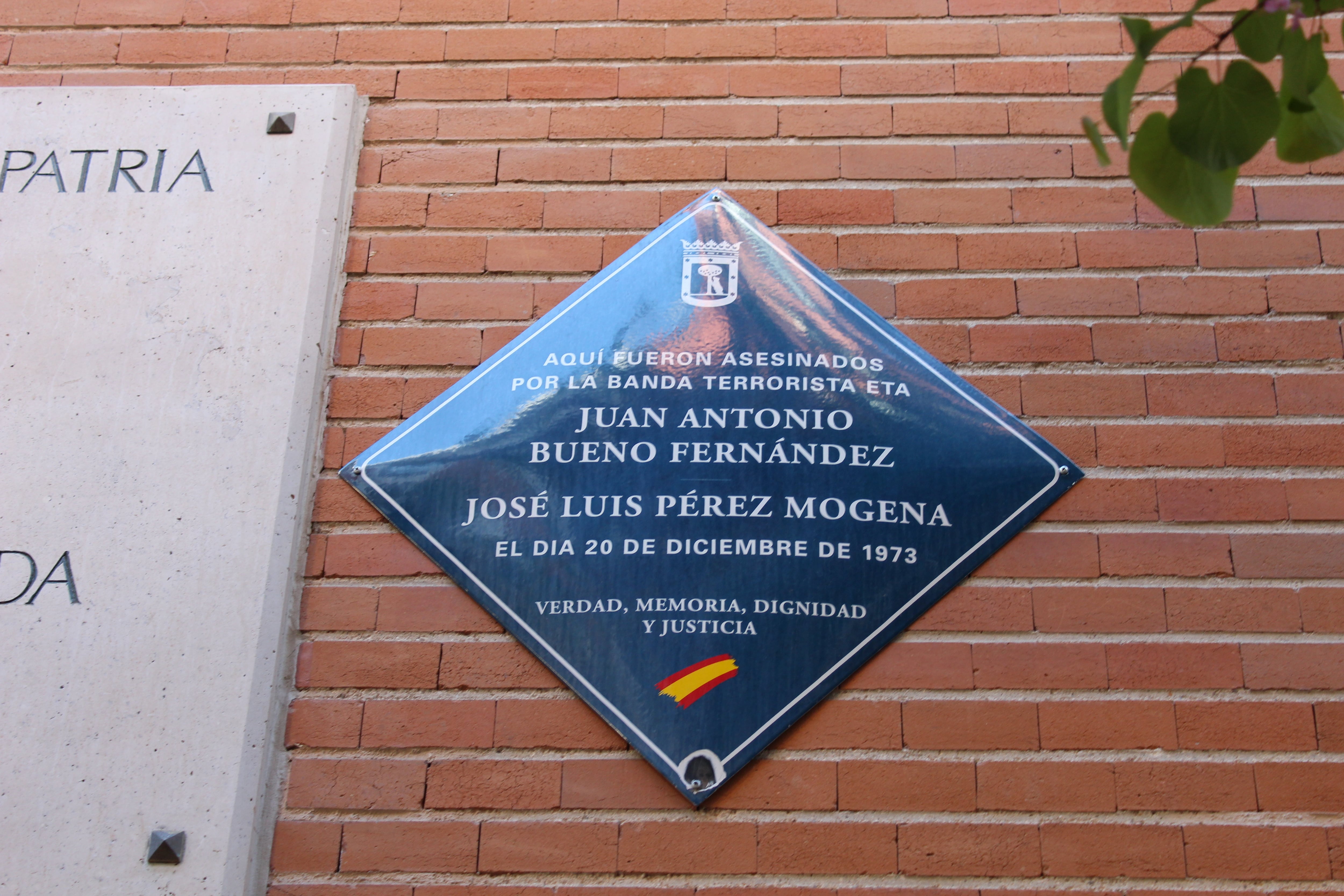 Placa homenaje a José Luis Pérez Mogena y Juan Antonio Bueno Fernández