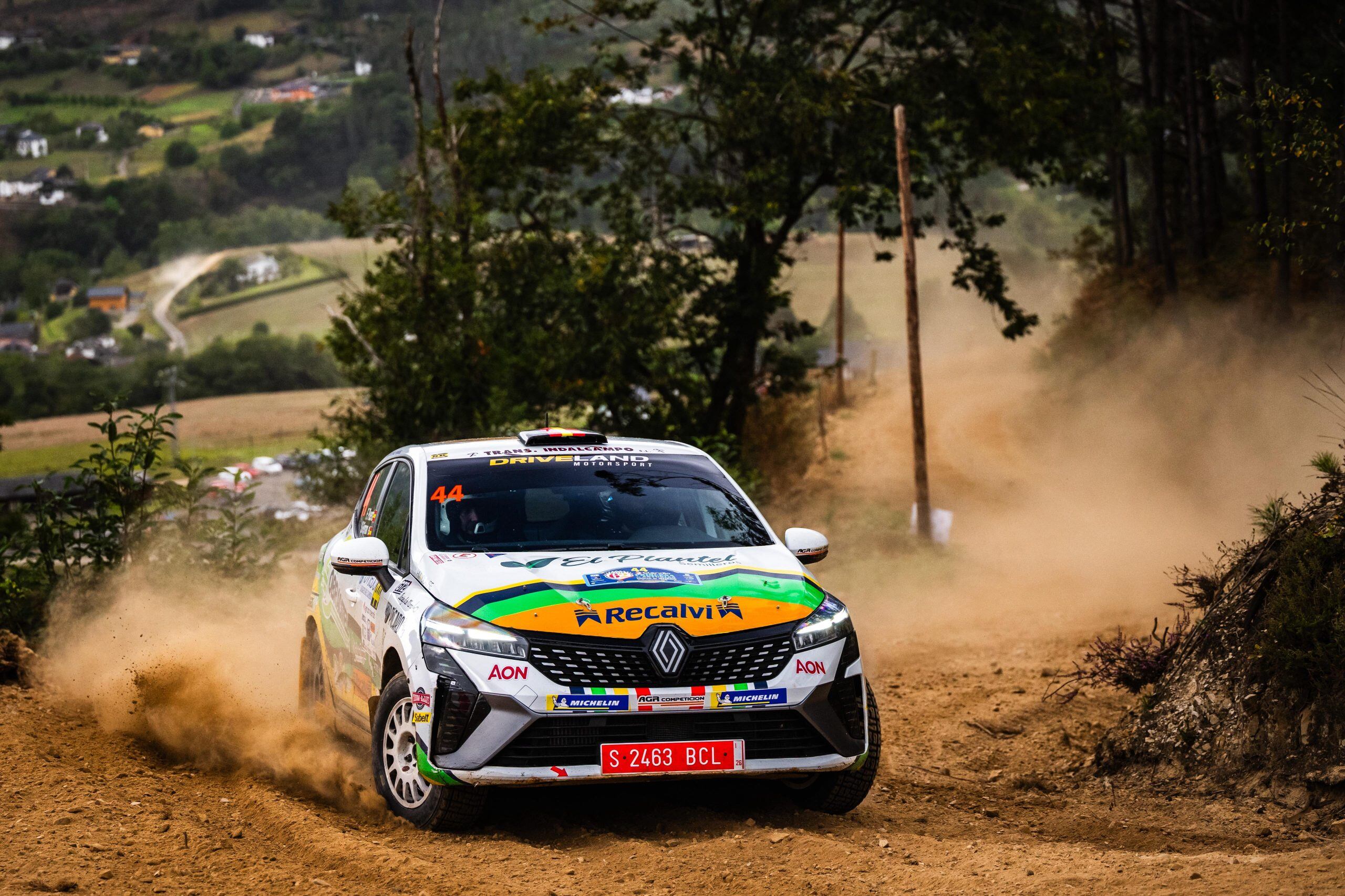 Nuria Pons se impone en el certamen regional de rallyes de tierra