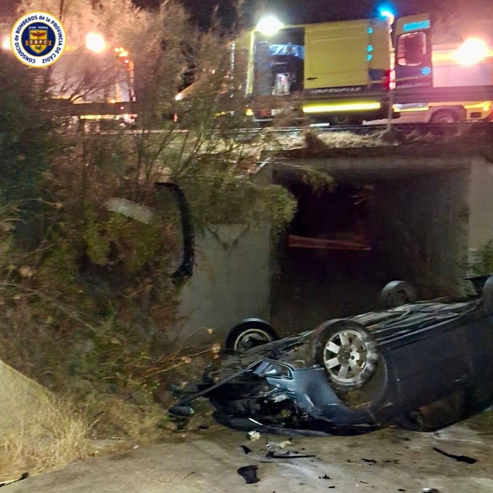 Uno de los coches siniestrados en la A-384 en la madrugada de este lunes